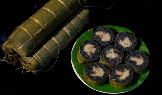 Danh sách những chiếc bánh chưng độc lạ còn “gọi tên” bánh chưng đen. Đây là đặc sản mừng năm mới của người Tày ở huyện Bắc Sơn (Lạng Sơn).
