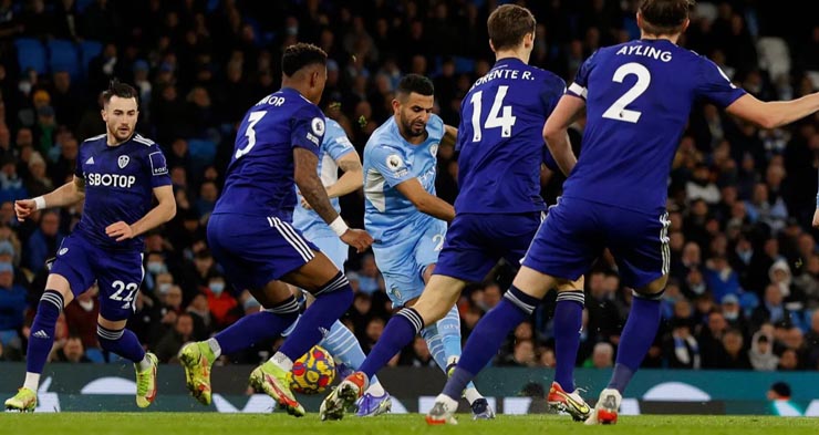 Man City (áo xanh nhạt) thắng đậm Leeds 7-0