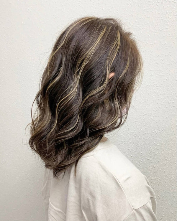 4 cách nhuộm tóc highlight sành điệu nhất năm 2021 - 12