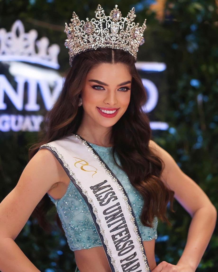 Nadia&nbsp;từng giành giải&nbsp;Miss Teen Universe Paraguay 2015 và&nbsp;Á&nbsp;hậu 3 Miss Teen Universe 2015