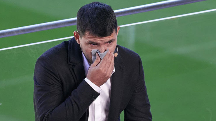 Sergio Aguero rơi lệ khi sớm phải nói lời chia tay Barca và giã từ sự nghiệp thi đấu ở tuổi 33