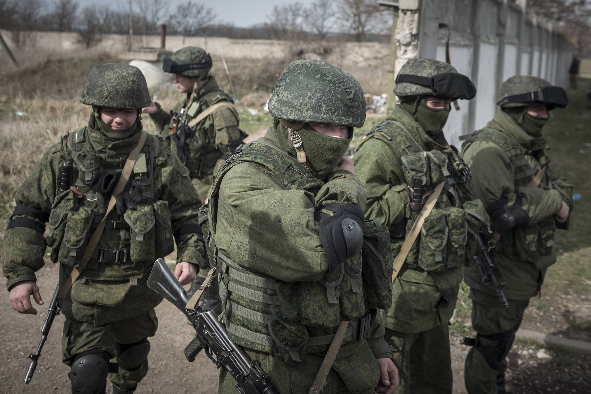 Binh sĩ Nga không mang phù hiệu khi thực hiện nhiệm vụ ở bán đảo Crimea.