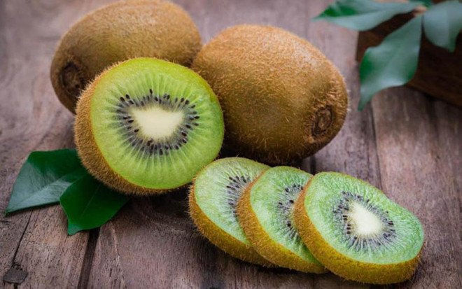 Quả kiwi là luôn nằm trong top những loại hoa quả nhập khẩu giá cao mà đầy chất dinh dưỡng không phải ai cũng có thể mua ăn thường xuyên.