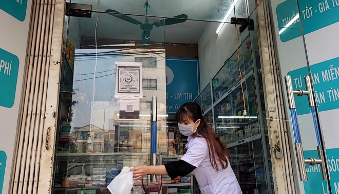 Tại nhà thuốc Bảo An tại số 315 Lương Thế Vinh (Trung Văn, Nam Từ Liêm), bộ kít RapiGen - Biocredit COVID-19 Ag lại có giá bán 95.000 đồng/bộ.