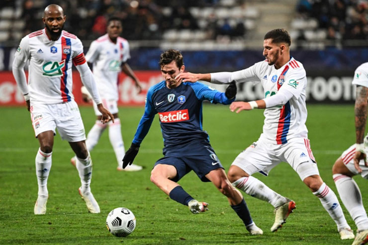Trận Paris FC gặp Lyon ở vòng 1/32 cúp Quốc gia Pháp bị tạm dừng giữa chừng vì lý do bất khả kháng