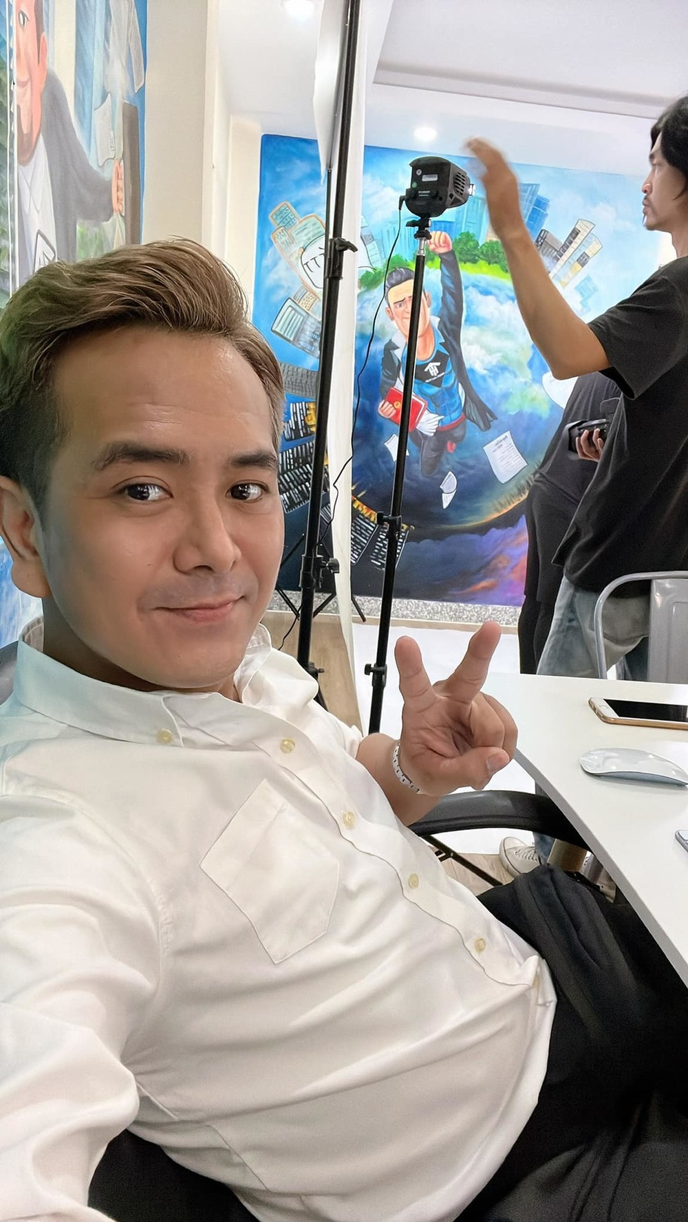 Hùng Thuận là người đầu tiên livestream bán bất động sản.