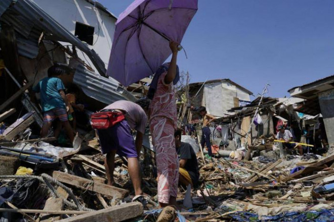 Nhà cửa tại tỉnh Cebu, một trong những nơi ảnh hưởng vì bão Rai, tan hoang. Ảnh - AP