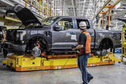 Ford F-150 Lightning tạm ngưng nhận đơn hàng vì quá tải