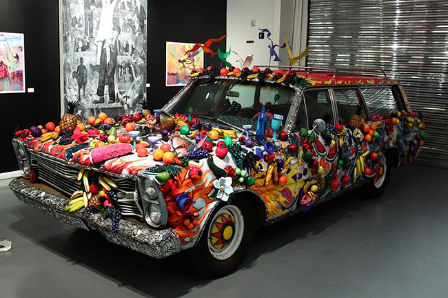 Bảo tàng xe hơi nghệ thuật, Houston, Texas: Các phương tiện được trang trí kì lạ nằm rải rác khắp bảo tàng nghệ thuật Houston. Được thành lập bởi các nghệ sĩ Texan Ann và James Harithas, bảo tàng mở cửa vào năm 1998 và hiện nay cũng trưng bày cả các tác phẩm mỹ thuật, điêu khắc, nhiếp ảnh... 
