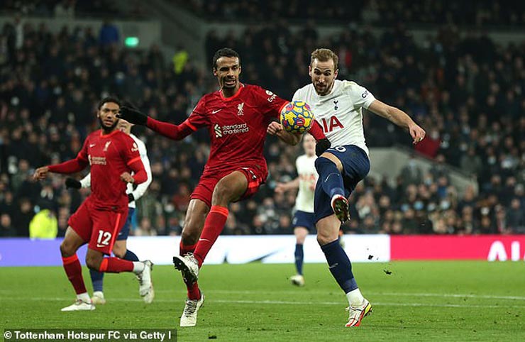 Harry Kane và Son Heung Min đều ghi bàn nhưng Tottenham vẫn chỉ có trận hòa 2-2 với Liverpool