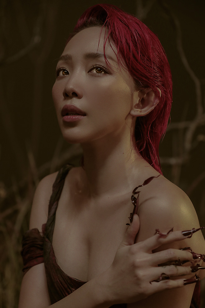 Hình ảnh gợi cảm của Tóc Tiên trong MV "Mình Yêu Đến Đây Thôi"