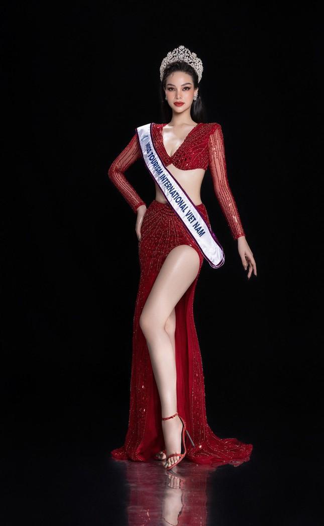 Hoàng Hương Ly giành được danh hiệu Miss Tourism Metropolitan International - Hoa hậu Du lịch các quốc gia 2021.