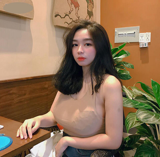 Trần Minh Thiên Di sinh năm 2001, thành phố Hồ Chí Minh. Cô được cộng đồng mạng biết đến nhờ sở hữu gương mặt xinh xắn như thiên thần nhưng vóc dáng gợi cảm, đặc biệt là vòng 1 "khủng" hơn 1 mét.&nbsp;