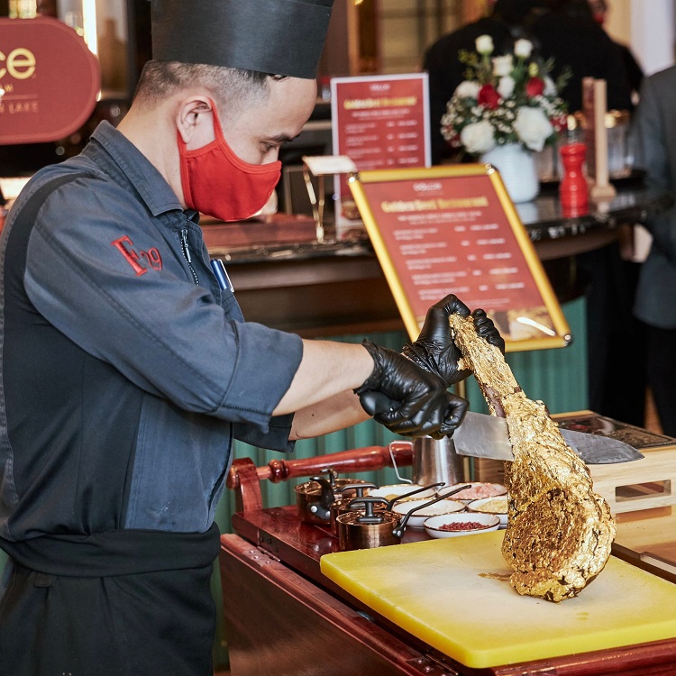 Một số ý kiến cho rằng, món bò dát vàng bán ở Hà Nội có thể cạnh tranh với nhà hàng quốc tế.