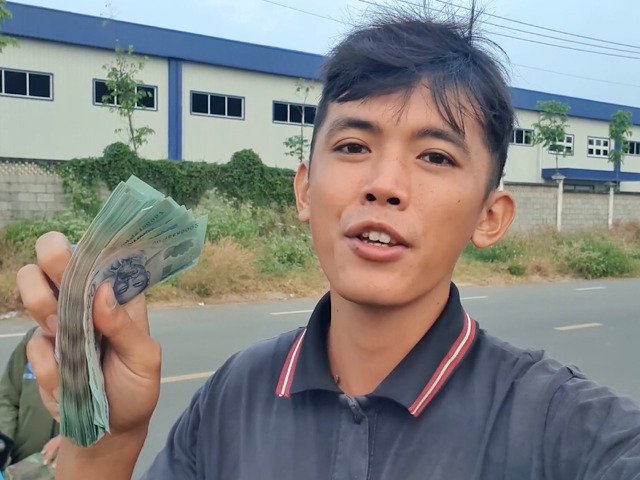 Giải trí - “YouTuber nghèo nhất Việt Nam” tiết lộ mức thu nhập sốc từ YouTube
