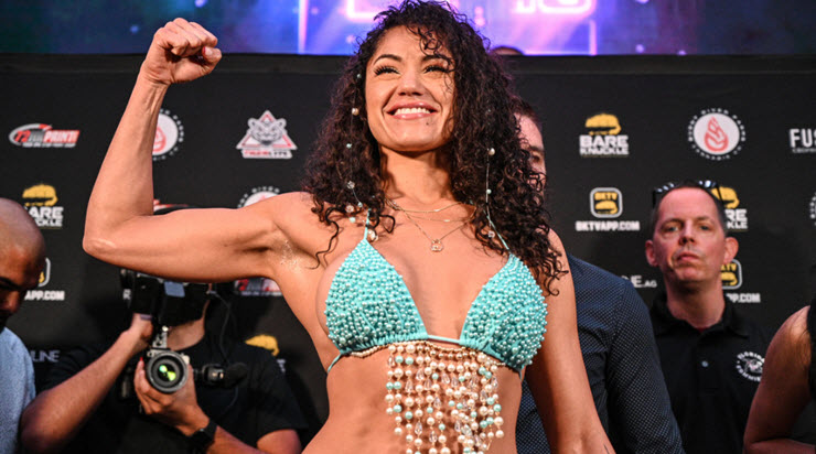 Pearl Gonzalez giờ đã chuyển sang đấu Boxing tay trần