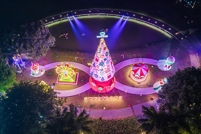 Cận cảnh sân khấu mang đậm màu sắc Giáng sinh sắp được diễn ra tại Hưng Yên