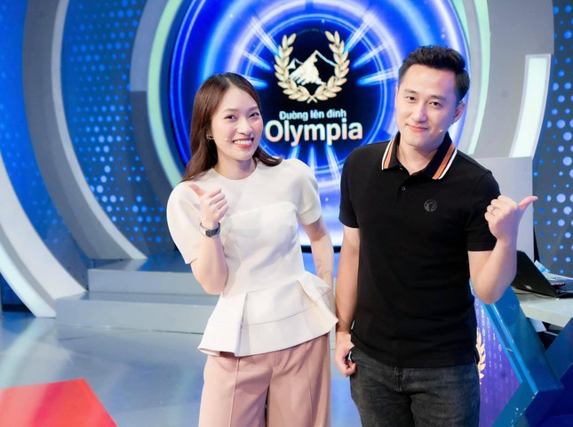Khánh Vy chính là MC nhỏ tuổi nhất của chương trình Đường Lên Đỉnh OLympia. Ảnh: VTV