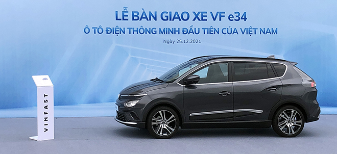 Lô xe VinFast VF e34 đầu tiên xuất xưởng, chính thức bàn giao đến tay khách hàng - 2