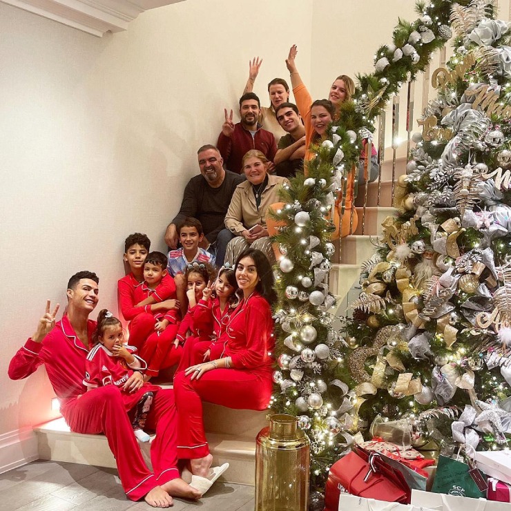 Ronaldo đón Giáng sinh bên đại gia đình