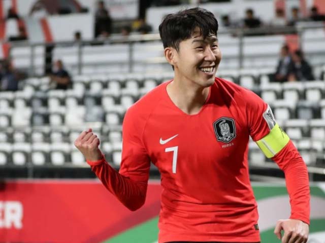 Son Heung Min được xếp chơi lệch trái trên hàng công 3 người&nbsp;