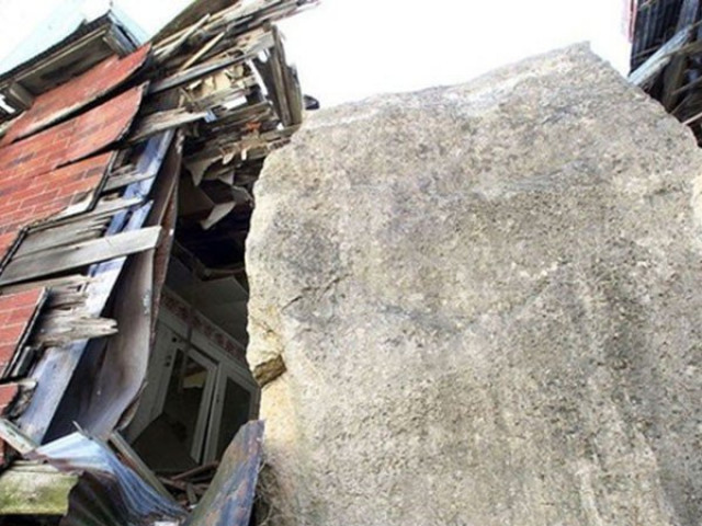 Du lịch - Ngôi nhà bị tảng đá 55 tấn rơi trúng trở thành điểm du lịch hút khách