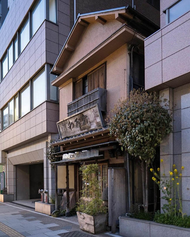 Những ngôi nhà Nhật Bản có tuổi đời hàng trăm năm không bị hư hại giữa phố xá hiện đại - hình ảnh 10