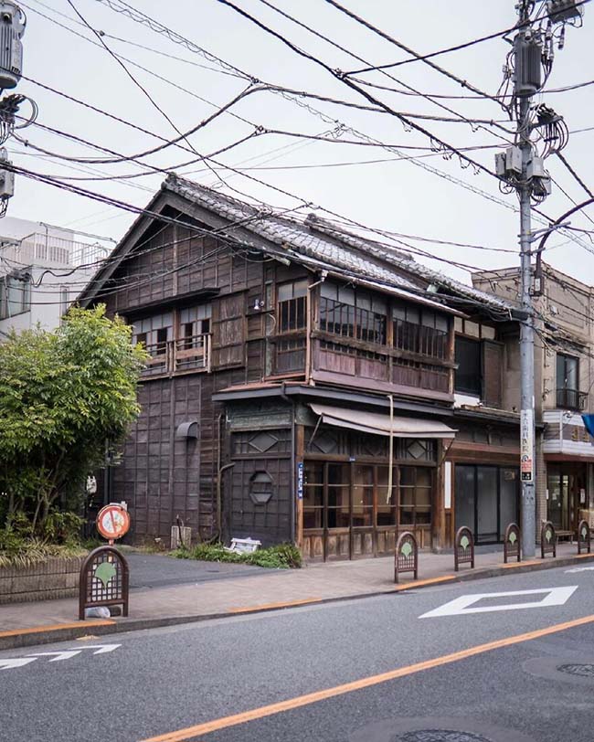 Những ngôi nhà Nhật Bản có tuổi đời hàng trăm năm không bị hư hại giữa phố xá hiện đại - hình ảnh 11