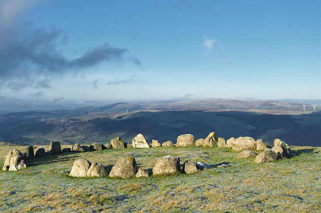 Moel Tŷ Uchaf, Denbighshire, Wales: Mặc dù nhỏ, nhưng vòng tròn hoàn hảo của những tảng đá cổ xưa nằm cao trên thung lũng Dee này là một điều gì đó đặc biệt và gây ấn tượng mạnh cho du khách.&nbsp;
