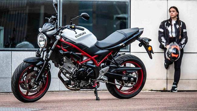 8. Suzuki SV650 2022 (giá khởi điểm: 6.790 Euro)
