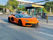 Ngắm xe - Vừa cập cảng, &quot;hàng hiếm&quot; Lamborghini Aventador SVJ Roadster đã ra biển Tây Ninh