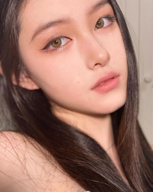 Những kiểu trang điểm cực đẹp tạo xu hướng năm 2022 - 12