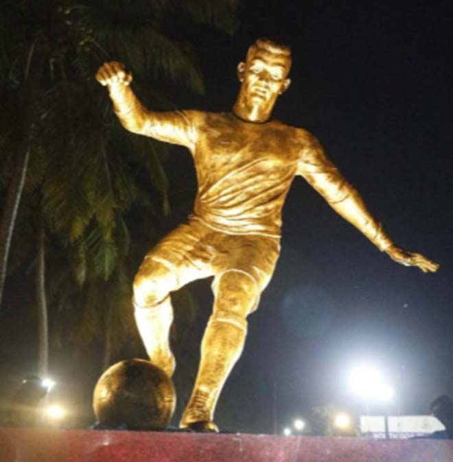 Bức tượng của Ronaldo tại Goa (Ấn Độ)