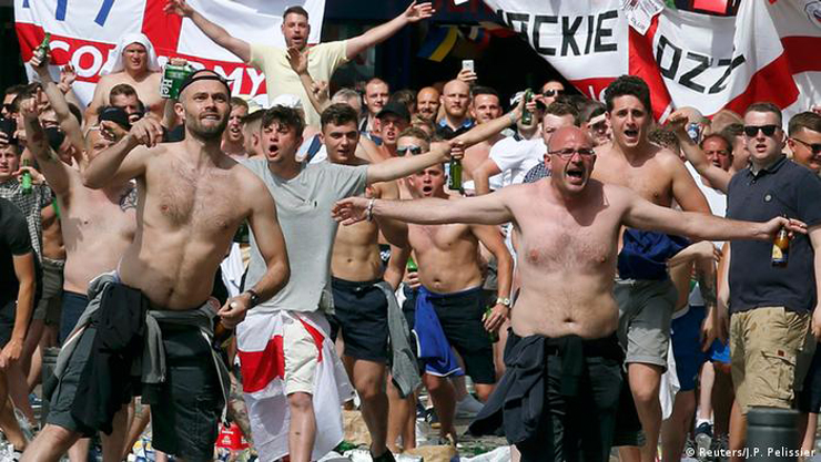 "Hooligan" những cổ động viên quá khích khiến người Anh xấu hổ tại EURO 2020