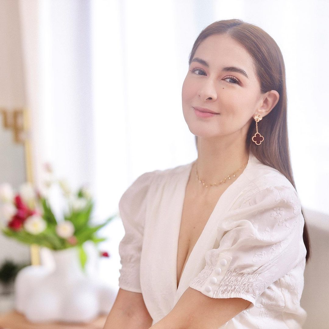 Ở tuổi U40, Marian Rivera chọn cho mình những bộ trang phục có phần đằm thắm hơn nhưng không hề nhàm chán mà đẹp tinh tế.