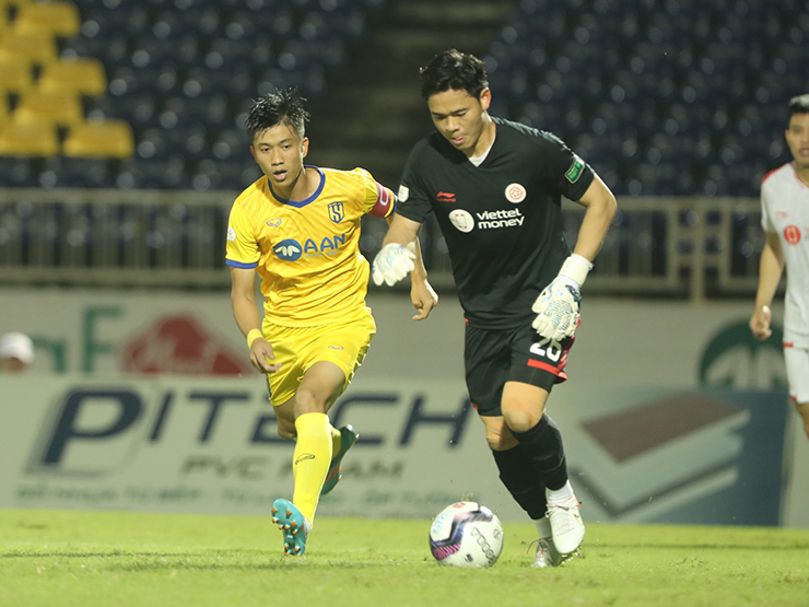 Video bóng đá SLNA - Viettel: Đỉnh cao thay người, trừng phạt sai lầm (Vòng 17 V-League)