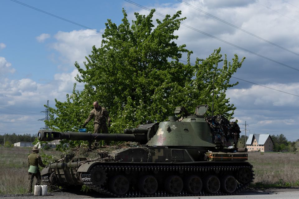 Xe tăng Ukraine ở mặt trận miền đông (ảnh: Reuters)