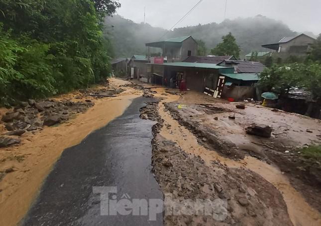 Lũ quét kinh hoàng, 1 người chết, 15 ngôi nhà bị cuốn trôi - 3