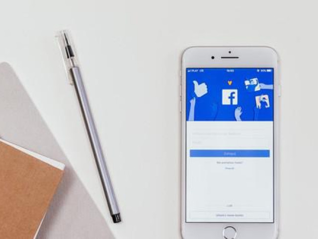 6 điều bạn đừng bao giờ chia sẻ trên Facebook