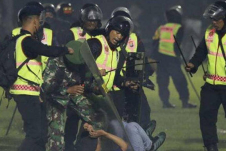 Tổng thống Indonesia chỉ đạo “nóng” sau thảm kịch giẫm đạp ở sân bóng