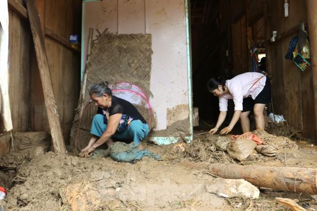 Lũ quét kinh hoàng: &#34;Mất hết, không biết phải sống sao!&#34; - 11