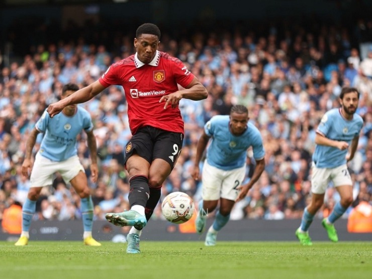 Martial lập cú đúp, ”giúp” MU tránh thảm bại nhục nhã nhất lịch sử derby