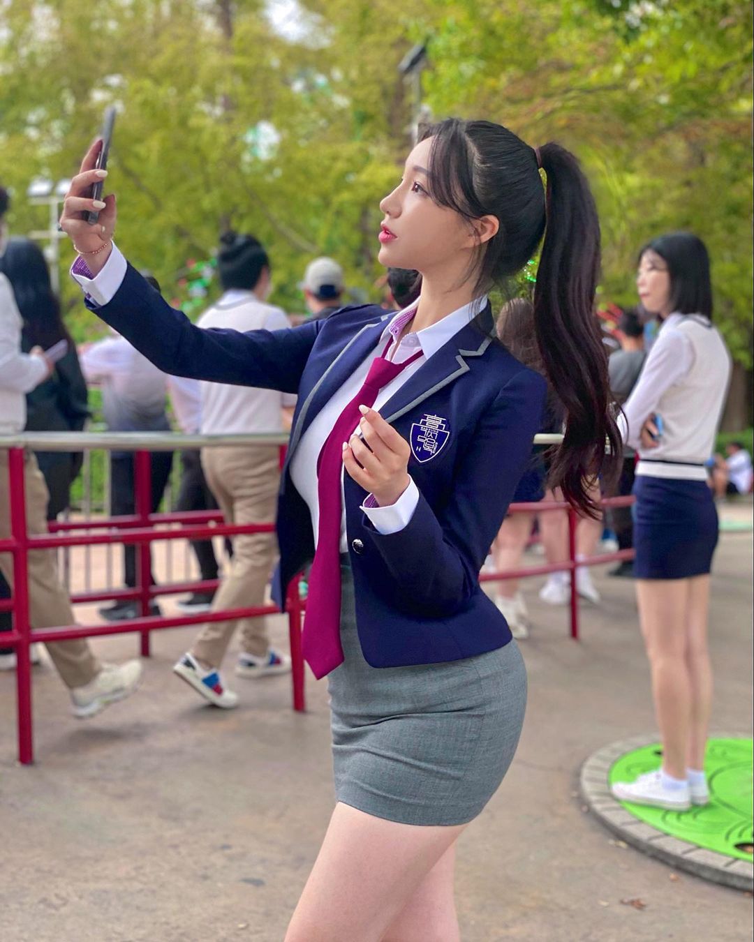 Thật đáng ngạc nhiên, nhiều học sinh Hàn lại ghen tị với đồng phục của học  sinh Trung Quốc