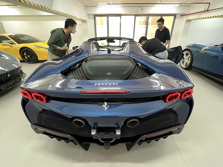 Cận cảnh &#34;siêu ngựa&#34; Ferrari SF90 Spider mới về nước của Cường Đôla - 3