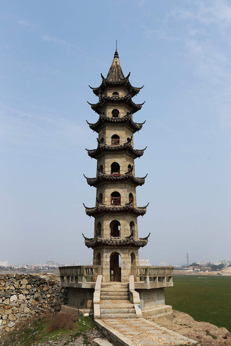 5. Tương truyền 2 tòa nhà này, 1 cái là để ngắm cảnh được xây dựng vào thời nhà Tống, 1 cái là tháp 8 tầng xây dựng vào thời nhà Minh.
