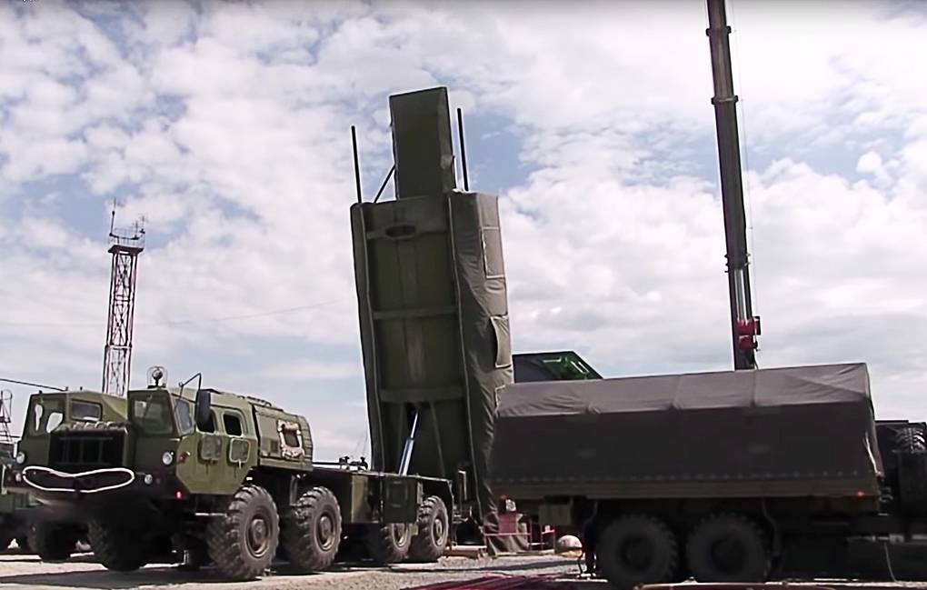 Xe phóng vũ khí siêu vượt âm Avangard của Nga.