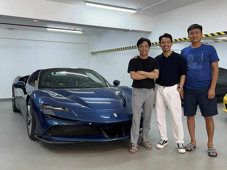 Cường Đôla, Minh Nhựa và 1 người chuyên kinh doanh siêu xe, xe sang có tiếng tại Sài Gòn cùng nhau đi ngắm&nbsp;Ferrari SF90 Spider mới về nước