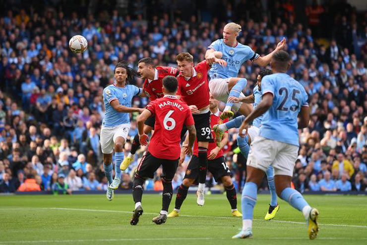 Man City "đè bẹp" MU 6-3 khi Erling Haaland và Phil Foden đều có hat-trick