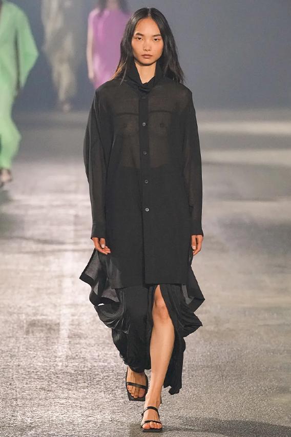 Issey Miyake tri ân nhà thiết kế quá cố trong Tuần lễ thời trang Paris - 11