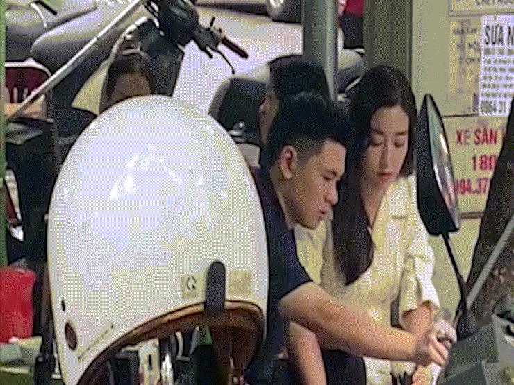 Đỗ Mỹ Linh lộ nhan sắc đời thực gây chú ý trong clip sánh đôi bên Chủ tịch CLB Hà Nội FC